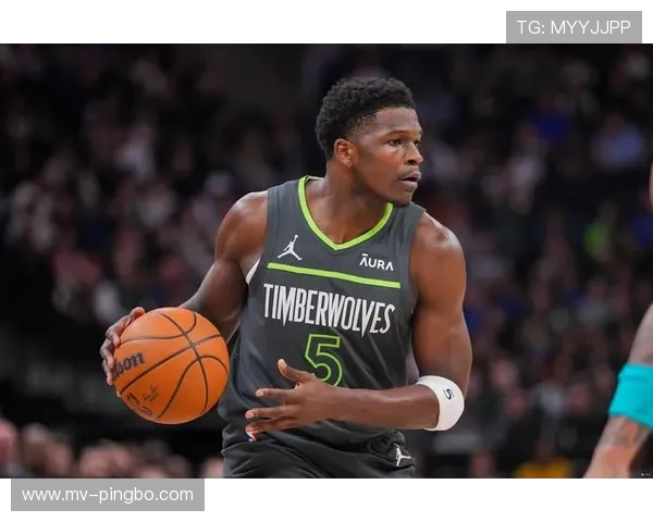 爱德华兹突破加速提升得分效率显著拉开与同位置新秀差距